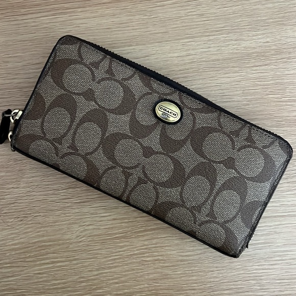 Coach Long Wallet tan and brown color per photos - Picture 4 of 5